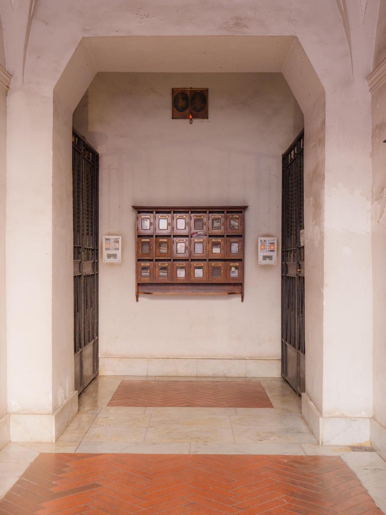 Colosseo Guest House ローマ エクステリア 写真